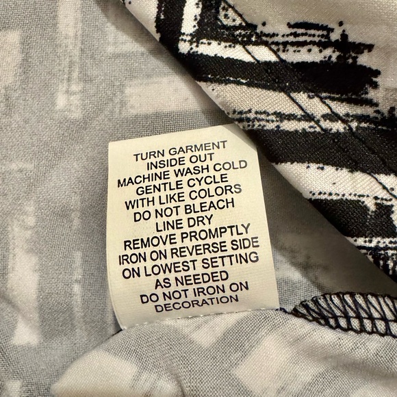 Notations Black and White Geometric Tank Top NWT LP - Picture 4 of 6